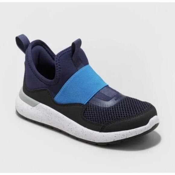 NIB All in Motion Boys Navy Fern Performance Sneakers Shoes Size 5 - Picture 1 of 10